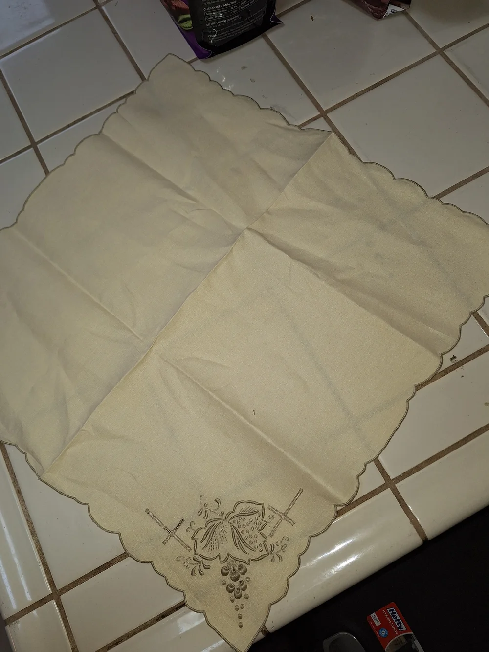 Set Of Four Embroidered Scalloped Edge Table Napkins in Cream